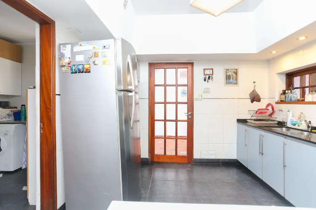 Cocina ingreso desde la cochera